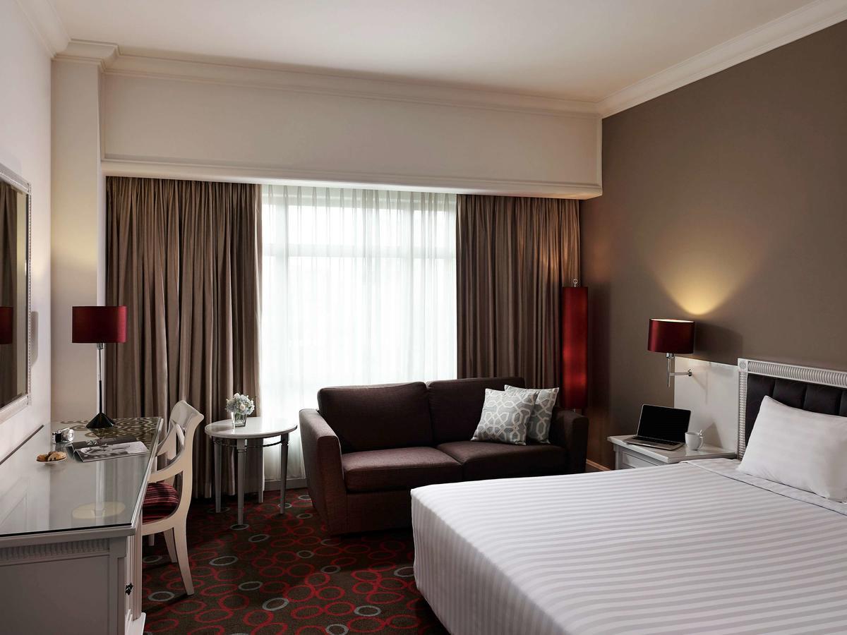 Superior King Room with City View