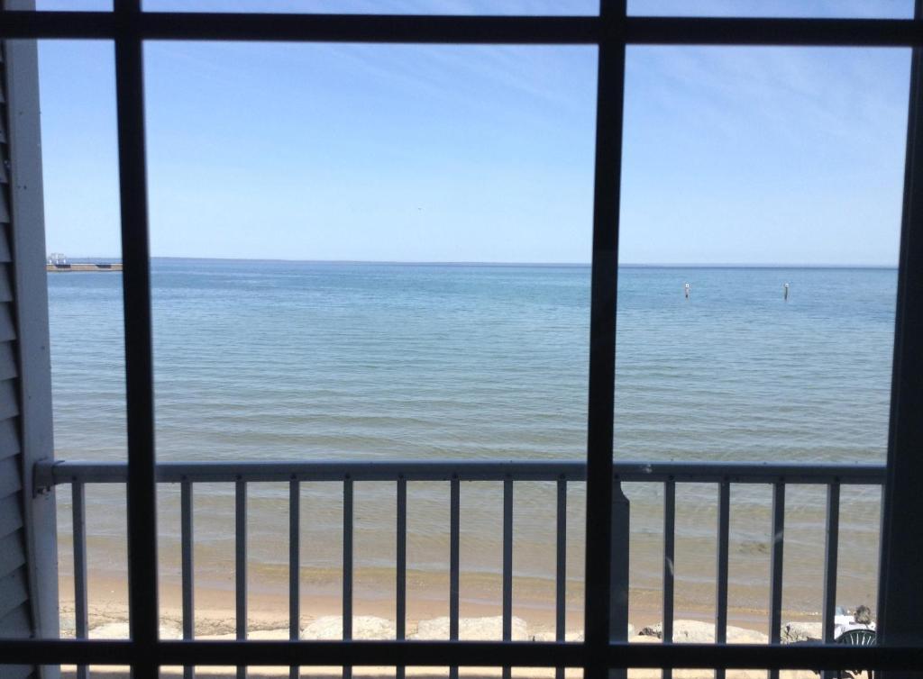 Queen Room with Two Queen Beds and Lake View