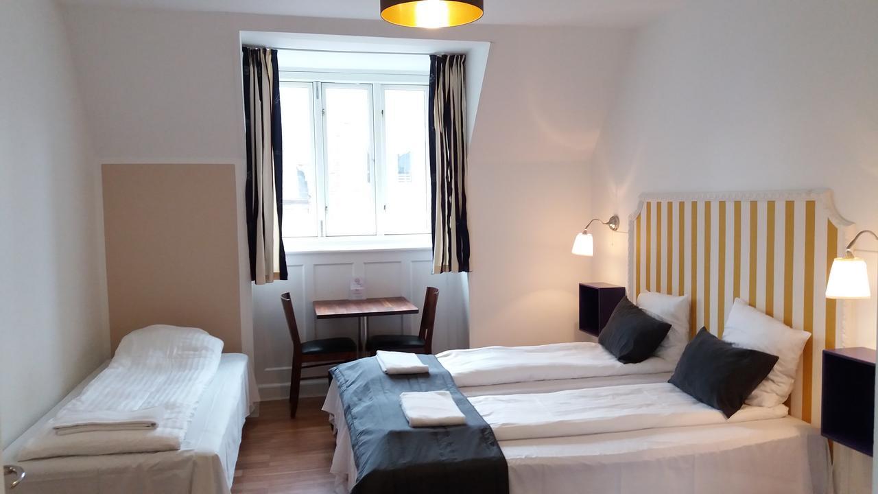 Dreibettzimmer mit Gemeinschaftsbad