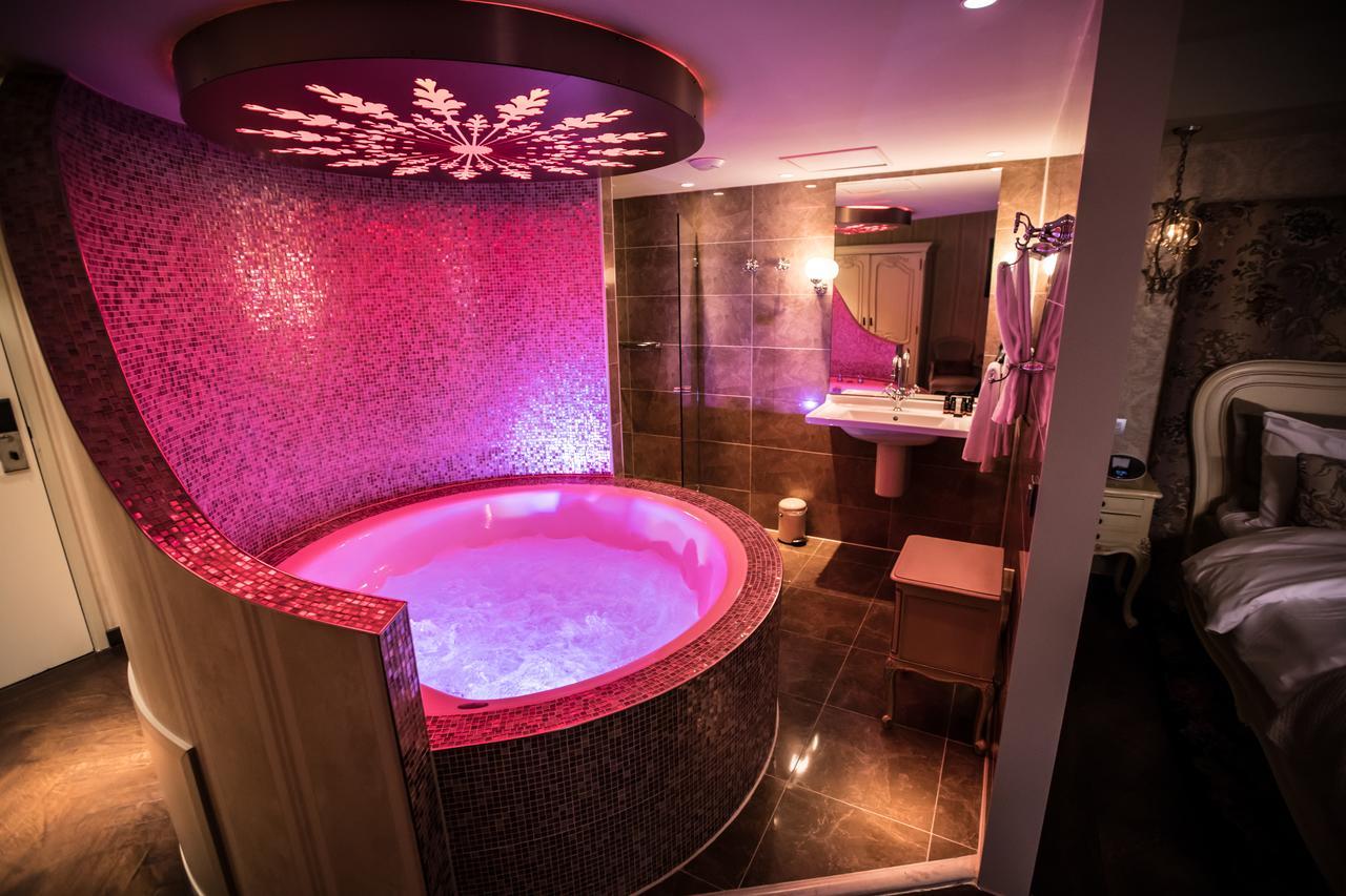 One-Bedroom Suite Spa Bath Venice,1596007700:JPEG