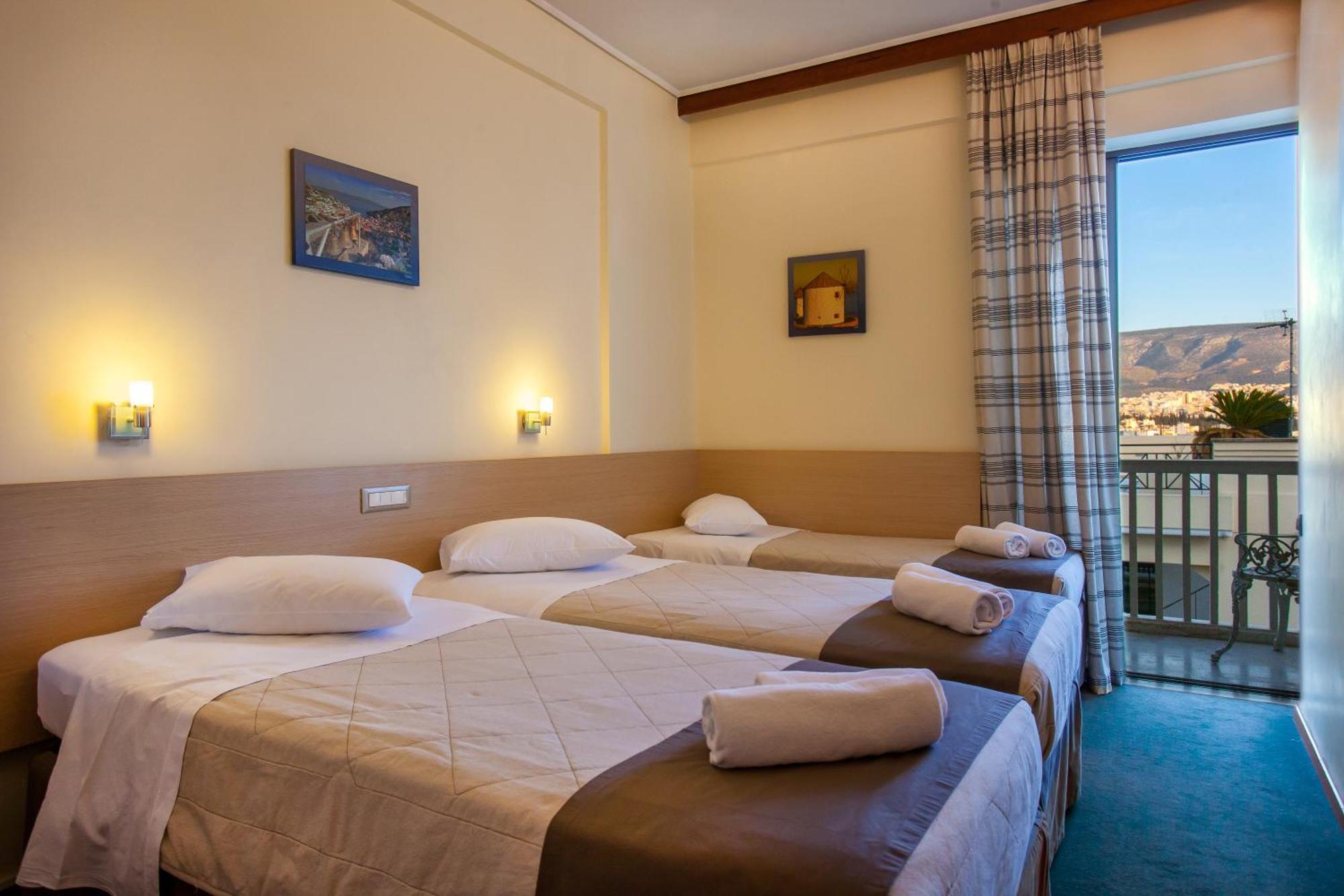 Zweibettzimmer mit Zustellbett und Blick auf die Akropolis