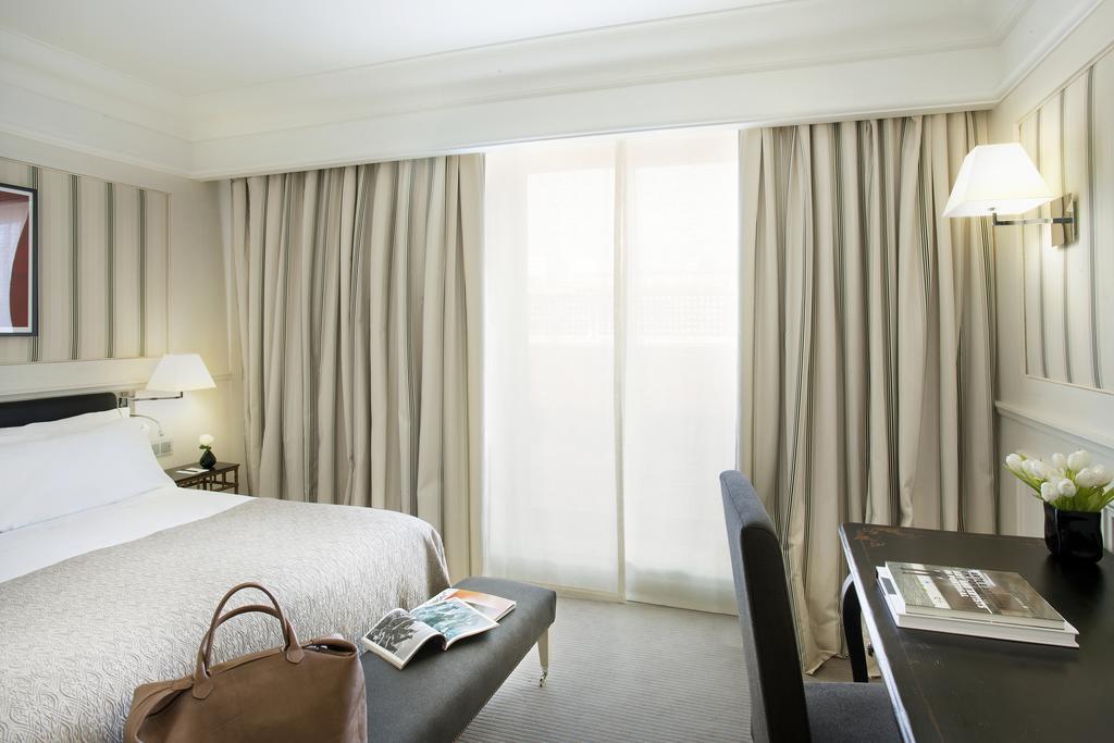 Deluxe Double or Twin Room with City View