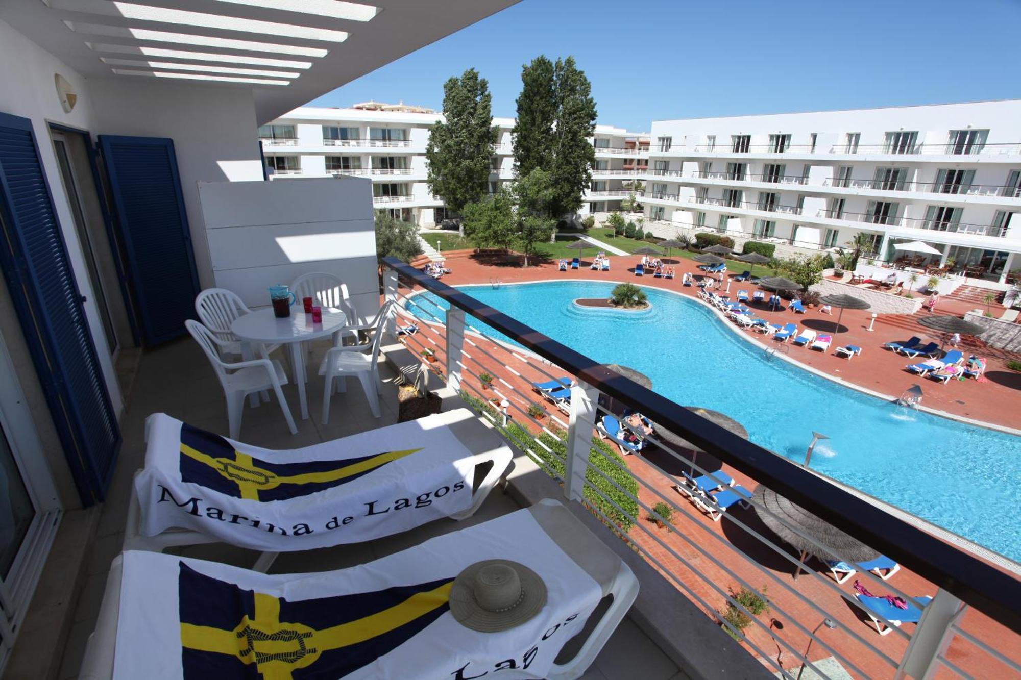Apartment mit 2 Schlafzimmern und Aussicht auf den Pool oder den Yachthafen (3 Sterne)