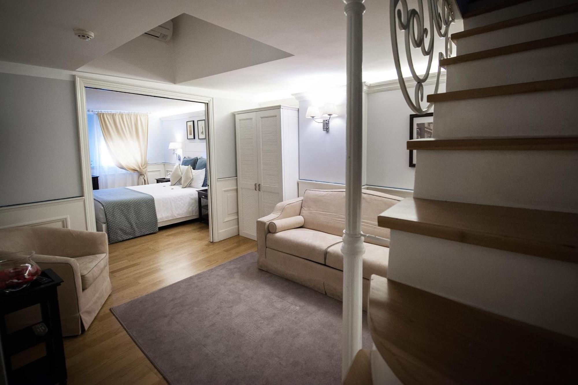 Suite with Terrace and Hot Tub,681496671:JPEG