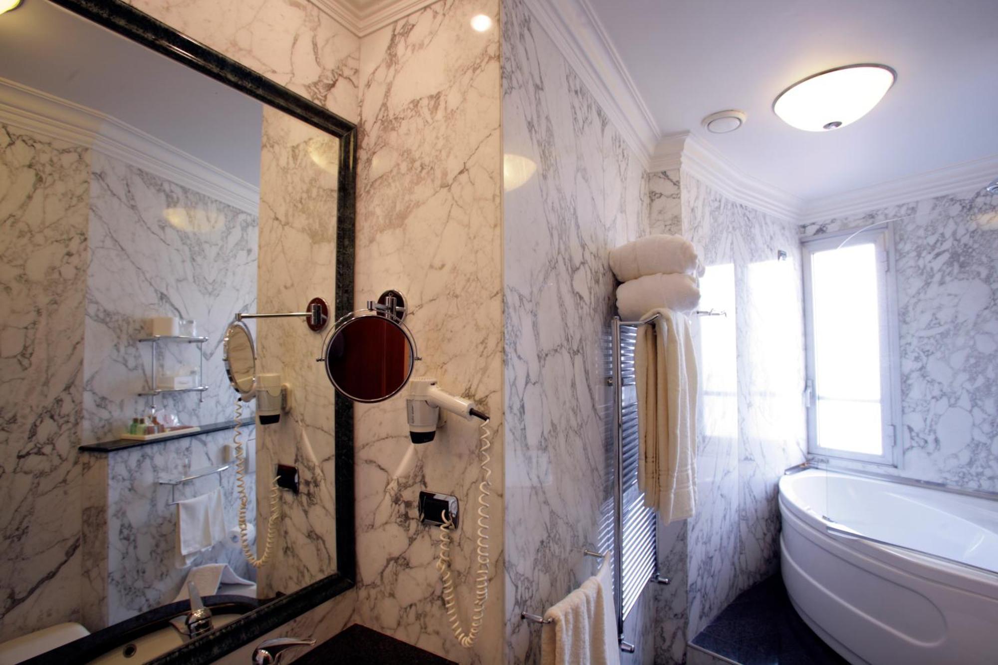 Chambre Deluxe Double ou Lits Jumeaux