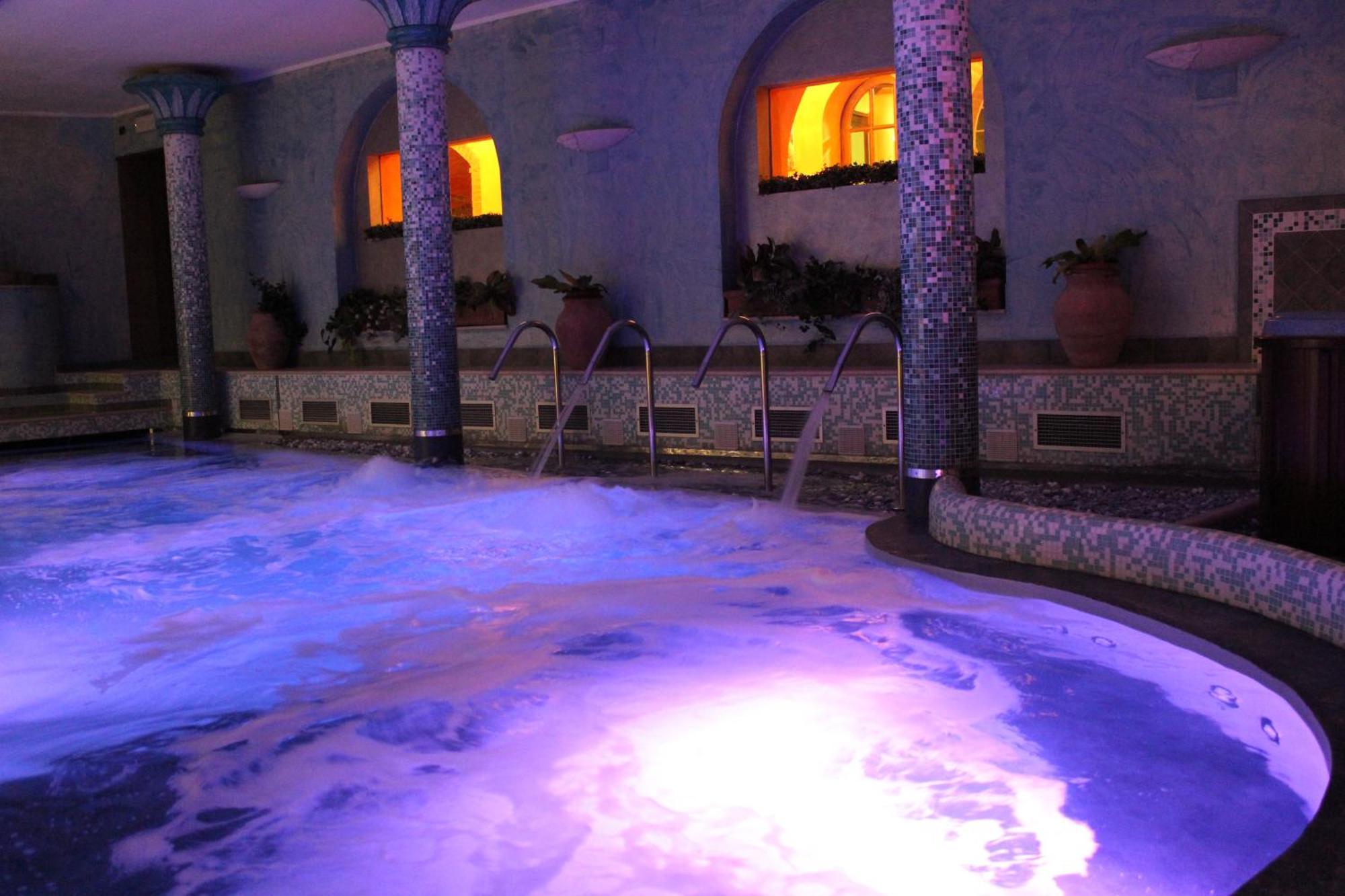 Junior Suite Spa Access Light Split Level,762591640:JPEG
