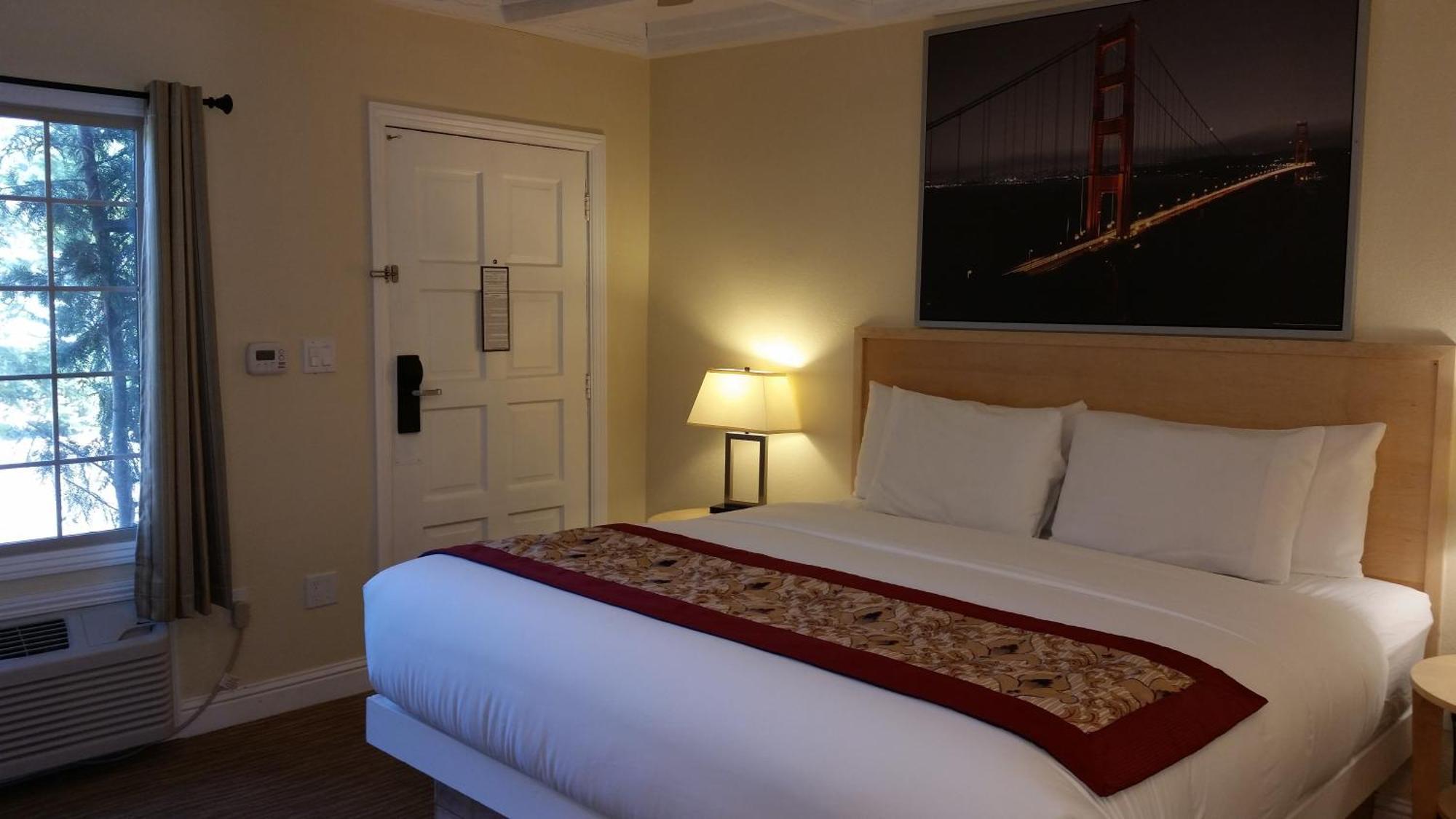 Queen Suite,685871946:JPEG