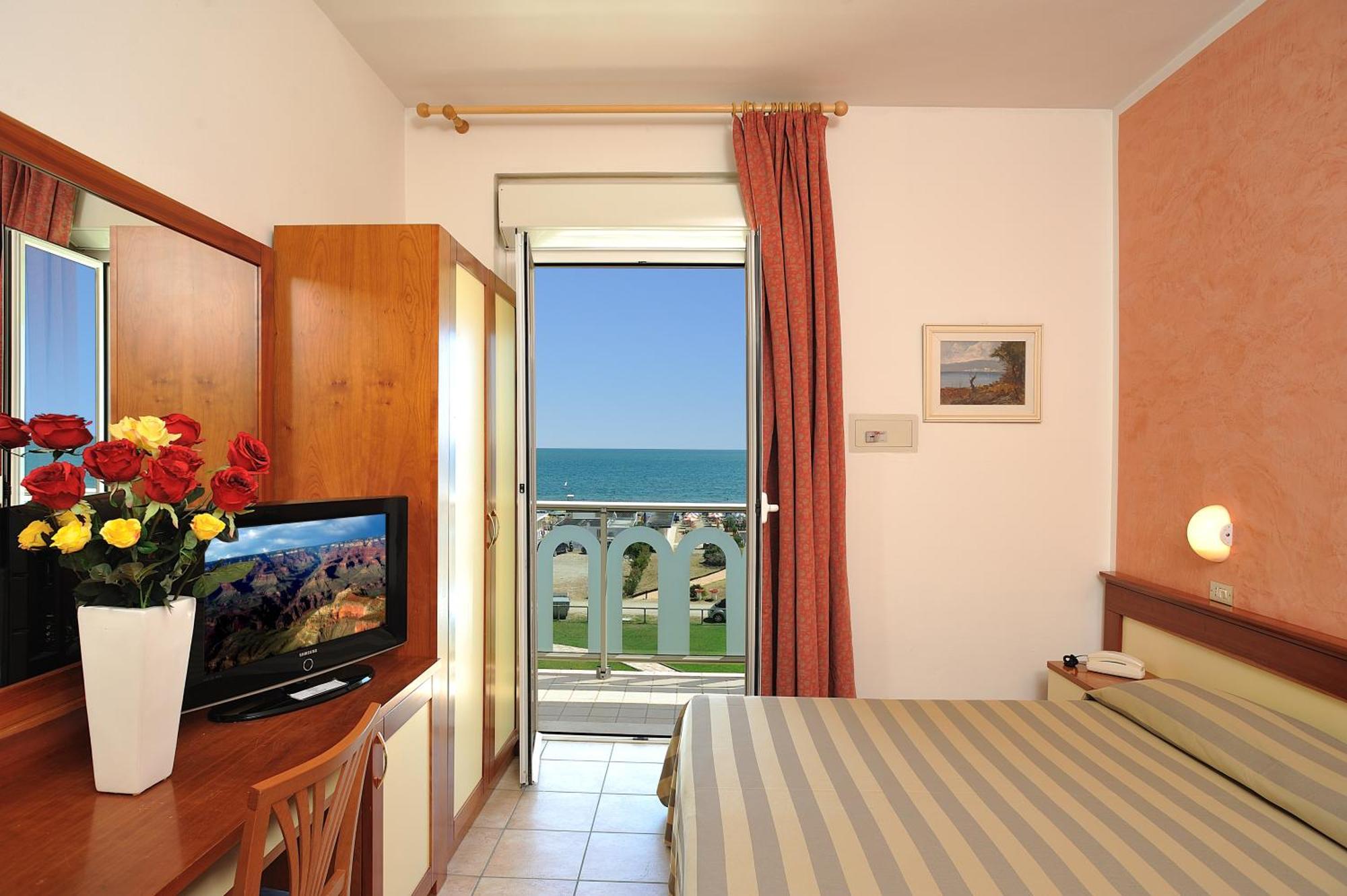 Camera Matrimoniale/Doppia con Letti Singoli con Vista Mare