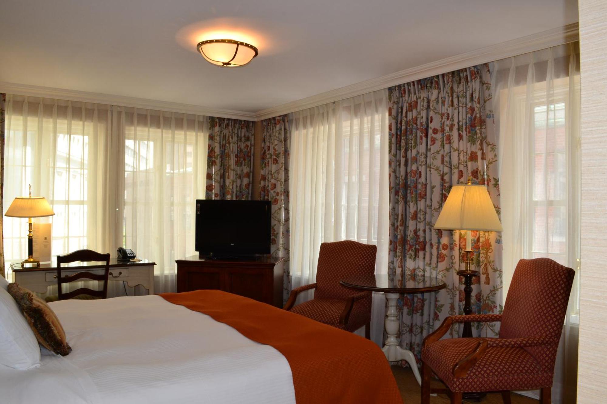 Quarto Superior de Canto com Cama King-size