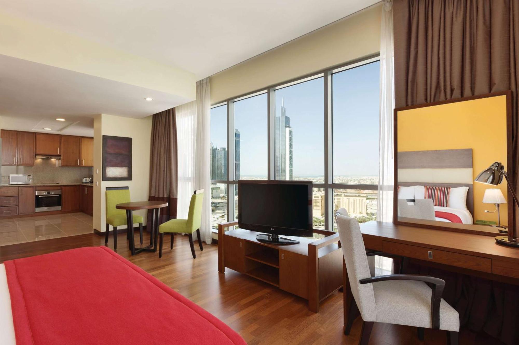 Premium Studio mit Kingsize-Bett und Blick auf den Burj Khalifa / den Dubai Fountain – Nichtraucher, kostenloser Transfer zum Kite Beach, der Dubai Mall und dem U-Bahnhof