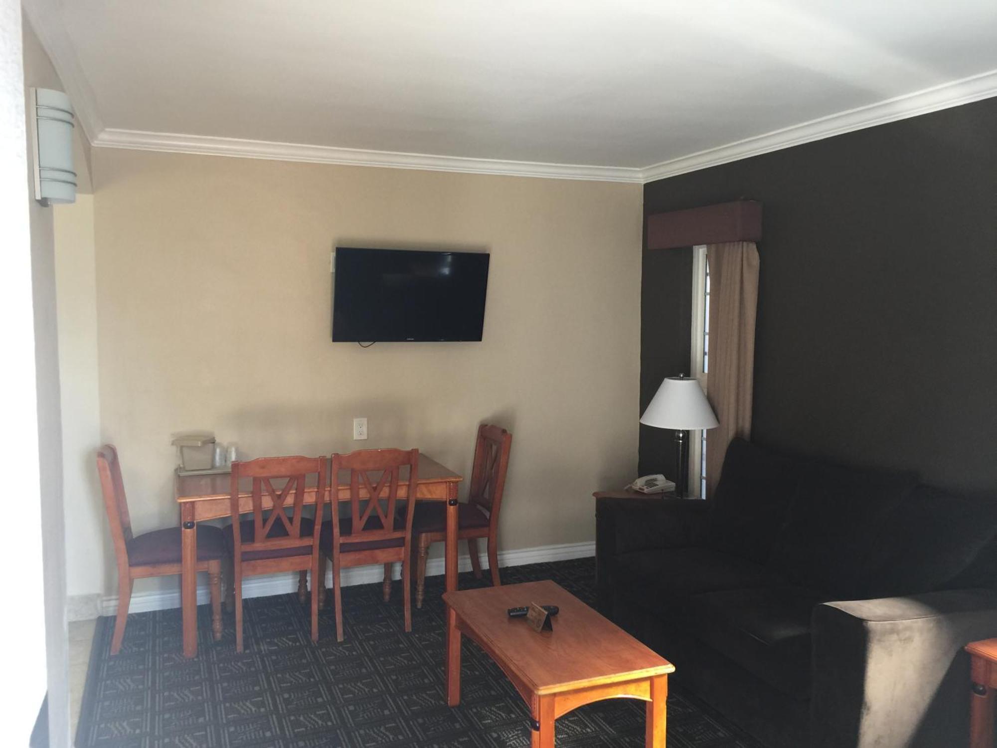 Deluxe Family Suite