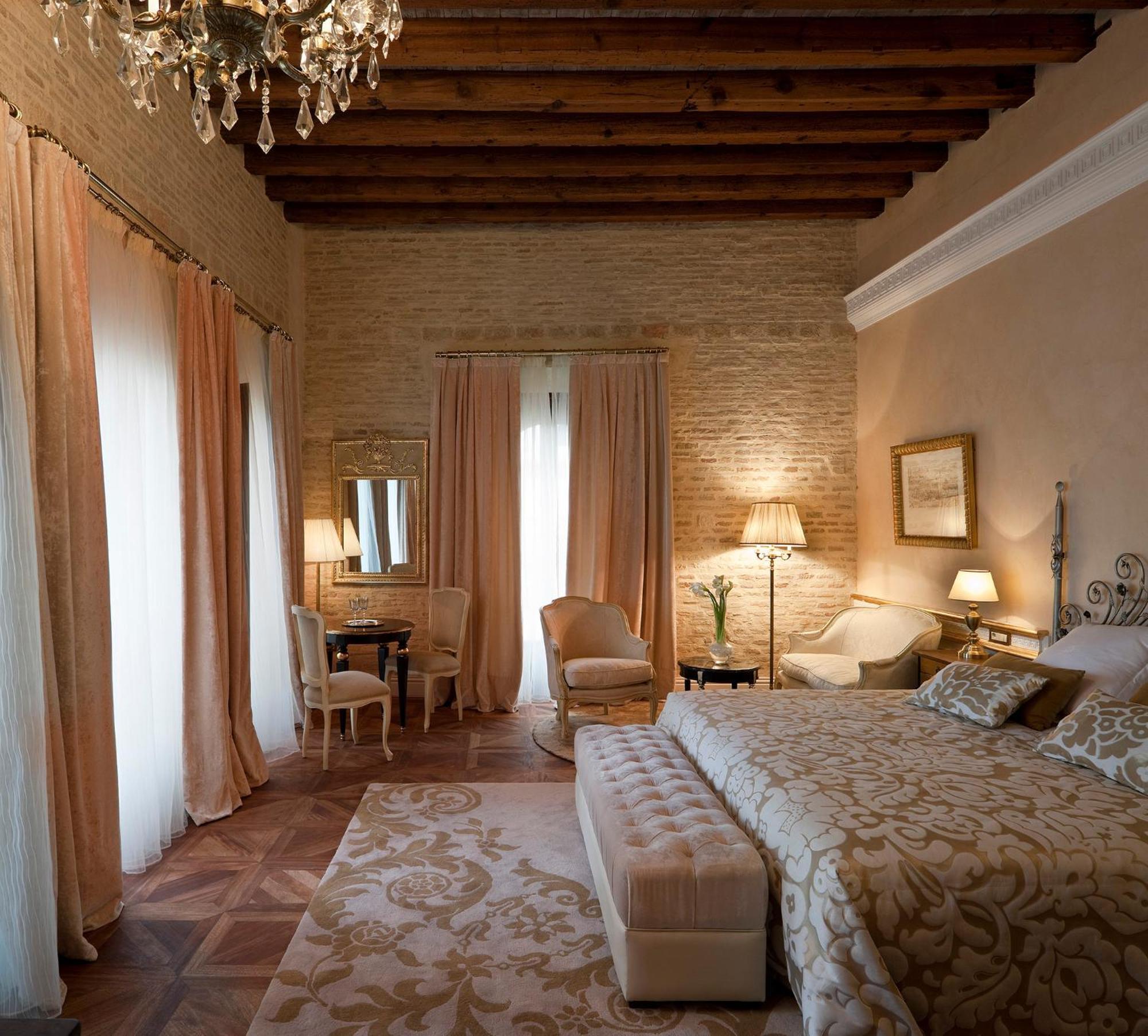Suite 1800 with Terrace and Jacuzzi®,377709574:JPEG