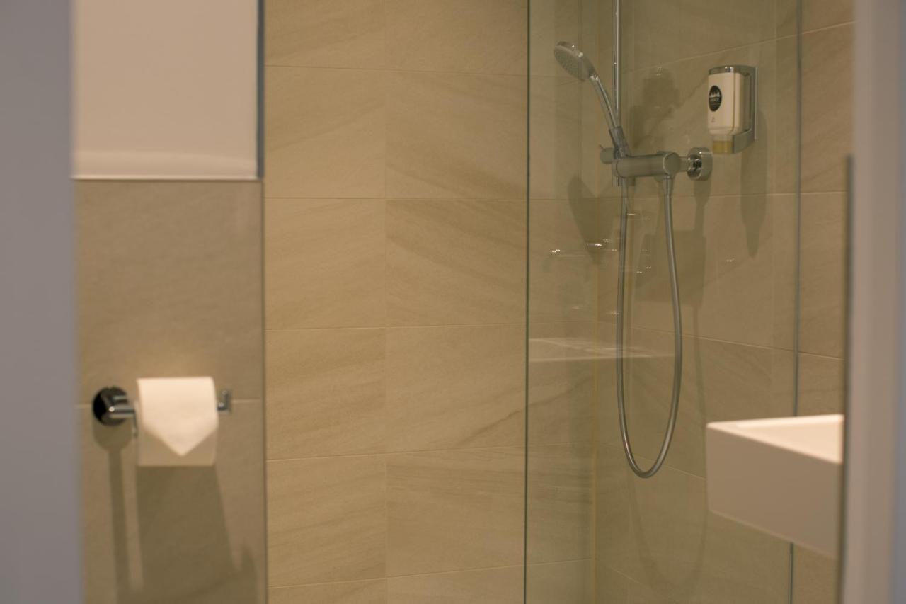 Comfort Zimmer mit Straßenblick
