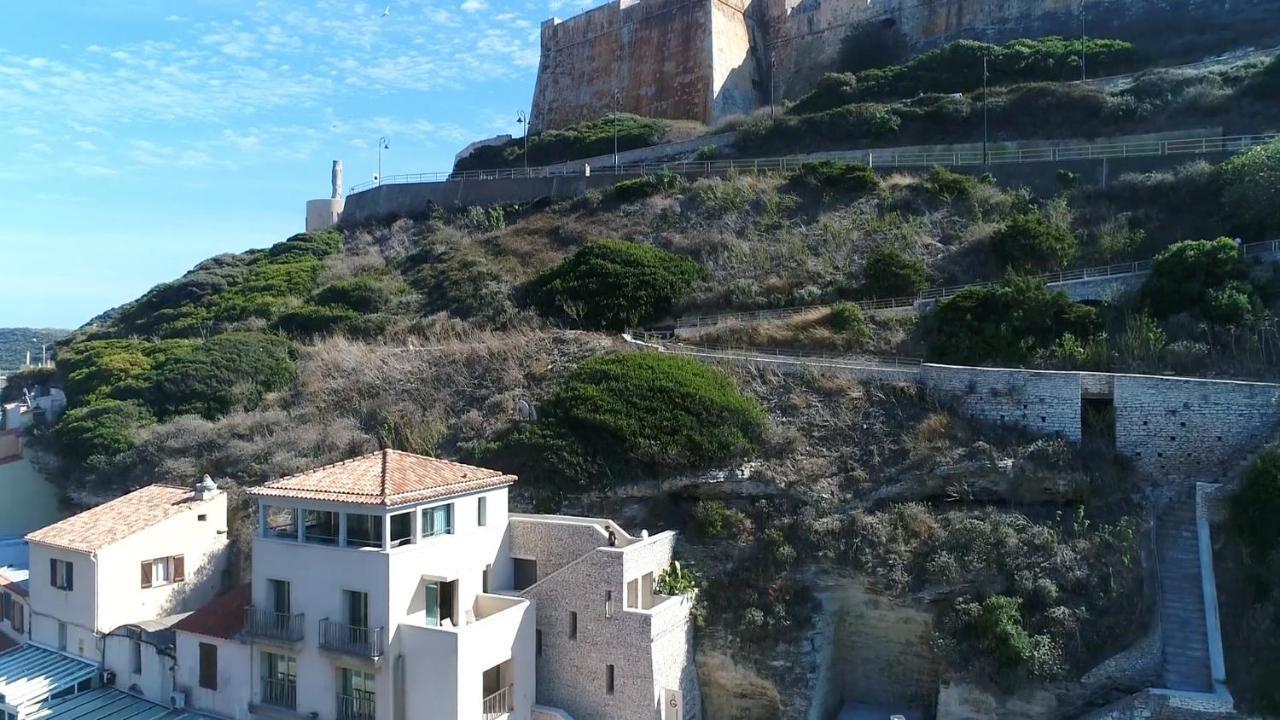 Suite with Panoramic View located on the Port (5 minutes driving with private parking)