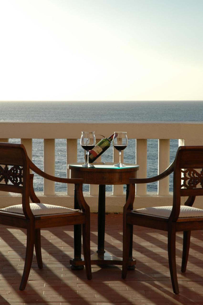Camera Matrimoniale con Balcone e Vista Mare