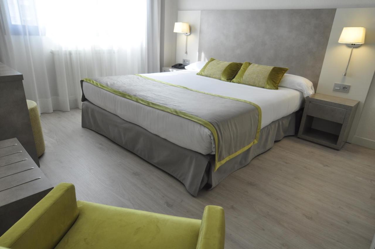 Double or Twin Room,696928044:JPEG