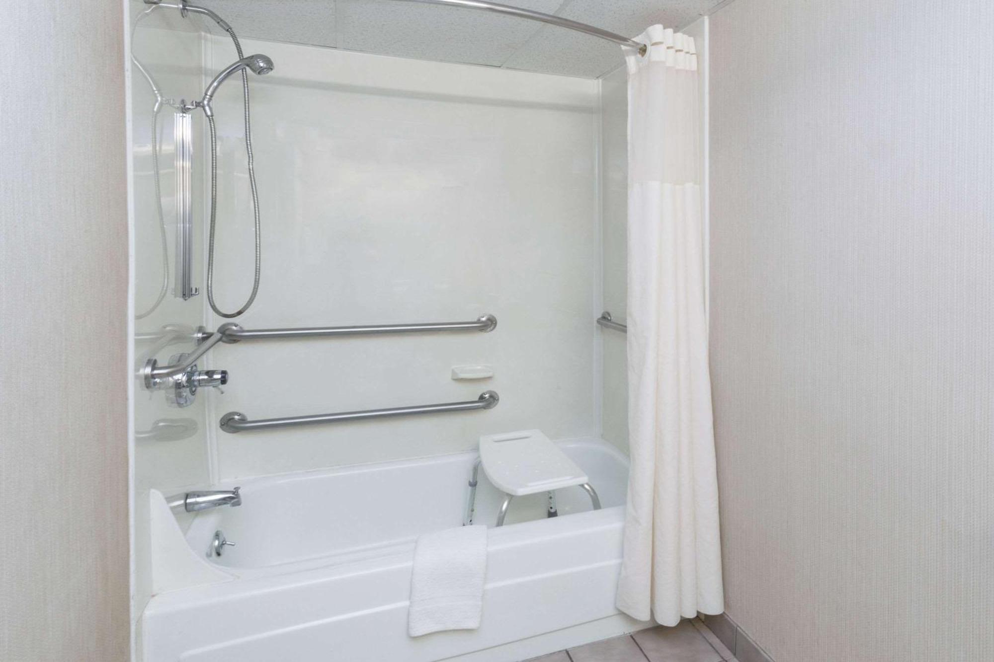 Deluxe Double Room Two Double Beds Disability Access Non-Smoking,1018246417:JPEG