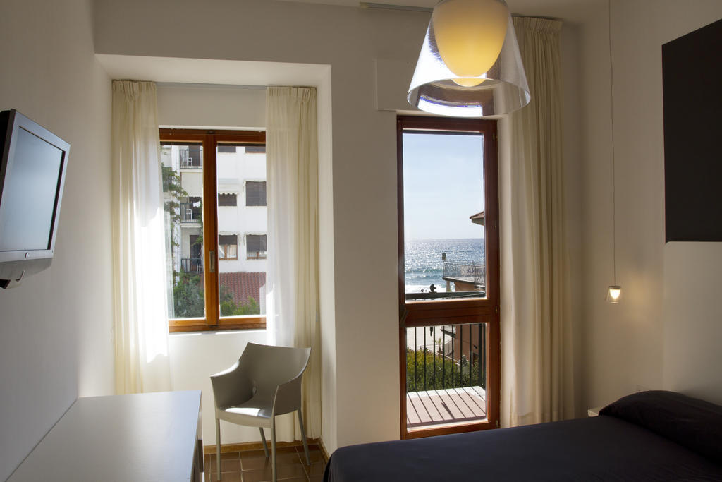 Double Room,696814239:JPEG