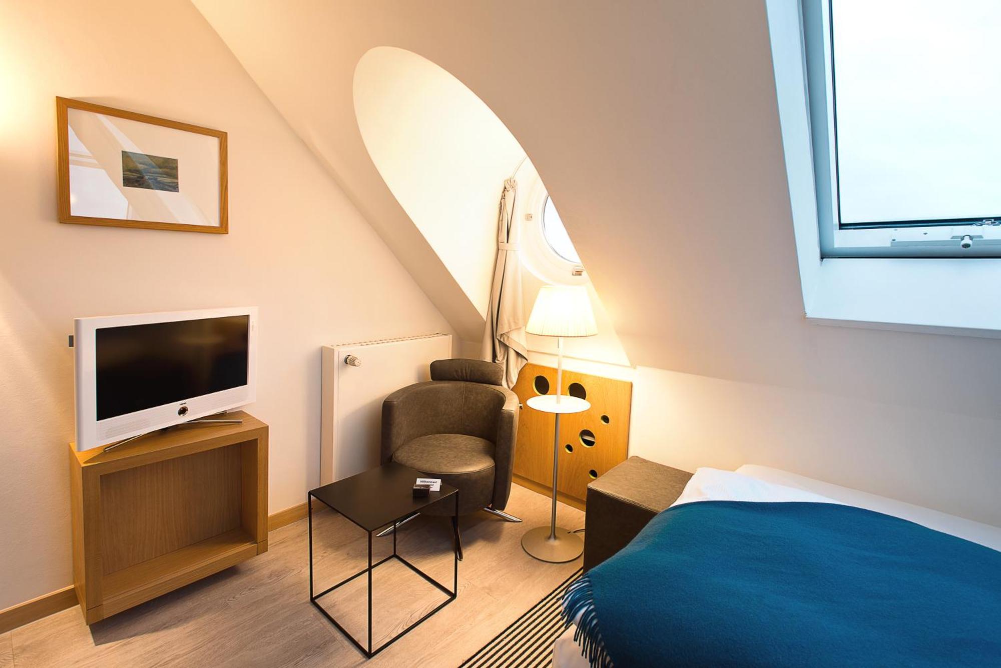 Single Room,136481622:JPEG