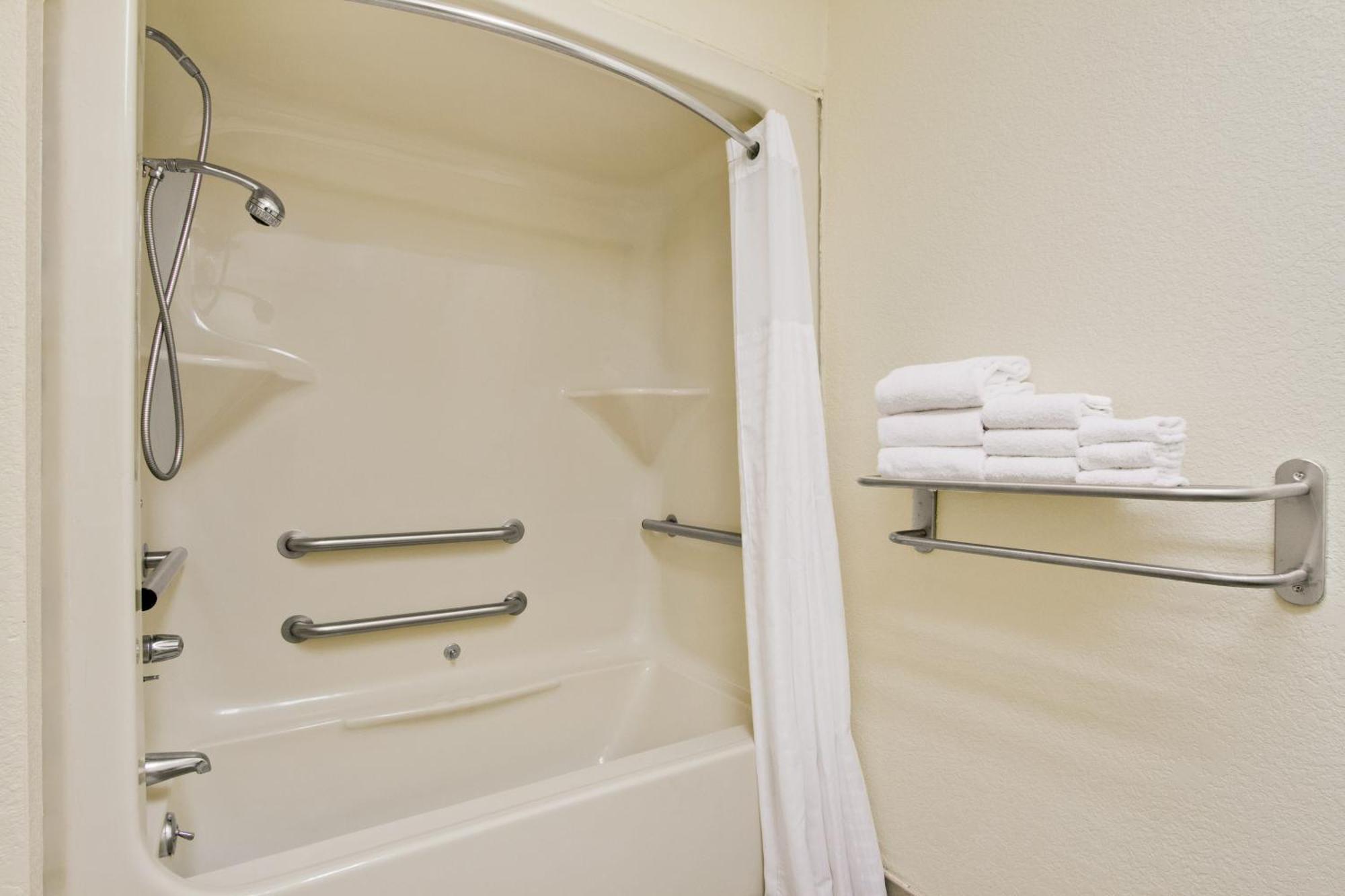 Queen Room - Mobility Access/Non-Smoking