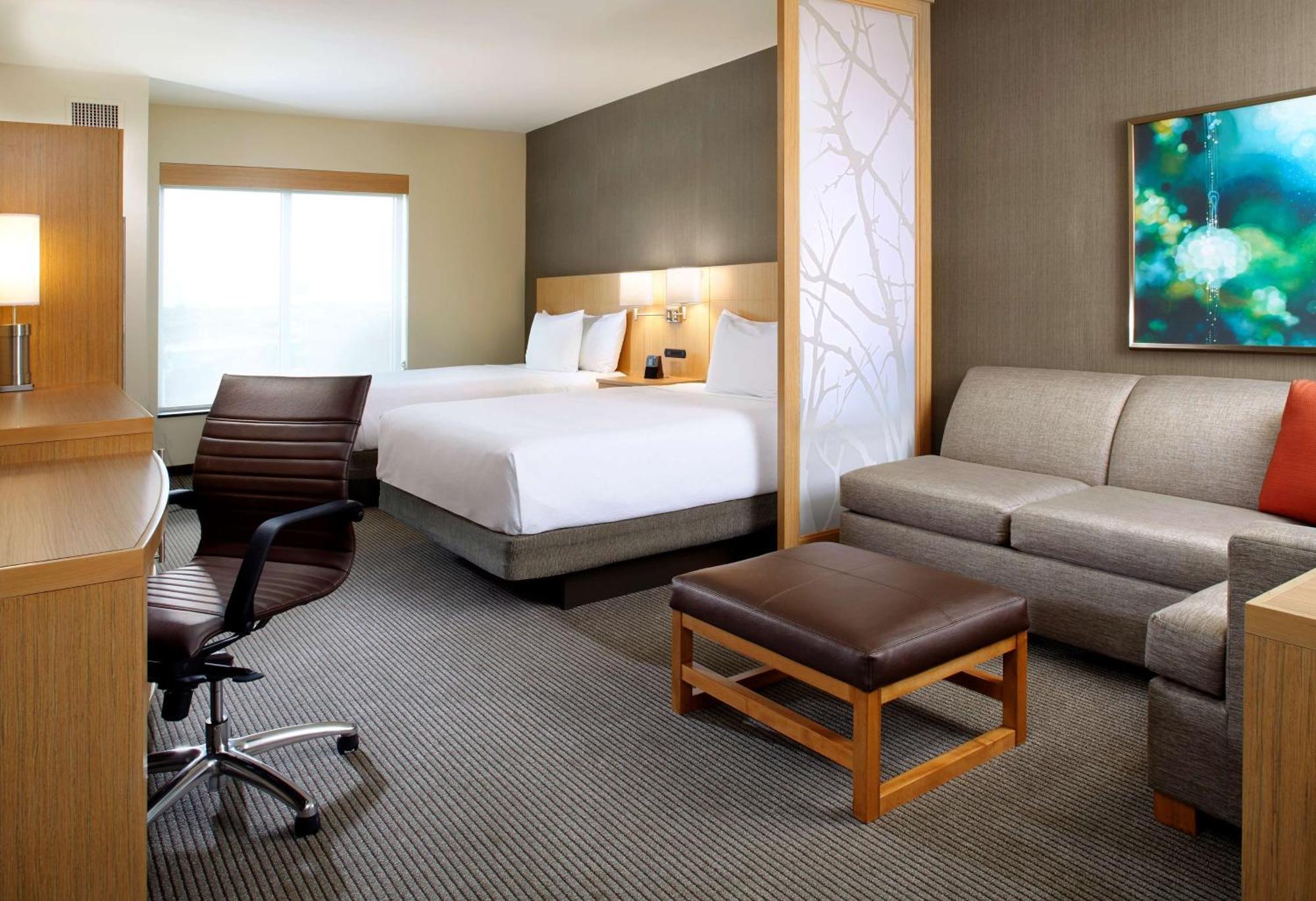 Queen Room with Two Queen Beds and Sofa Bed - High Floor