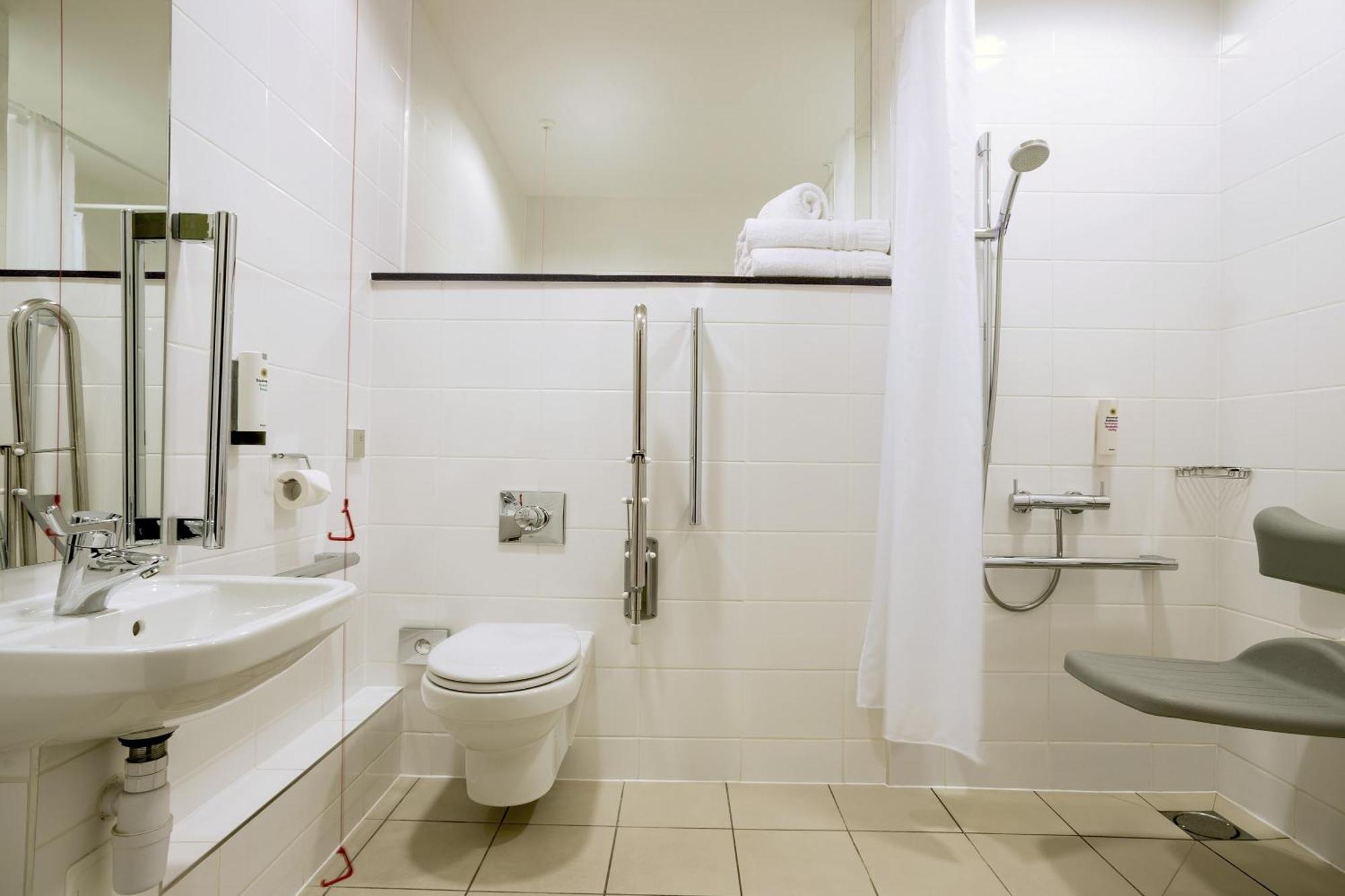 Accessible Double Window,1208742658:JPEG