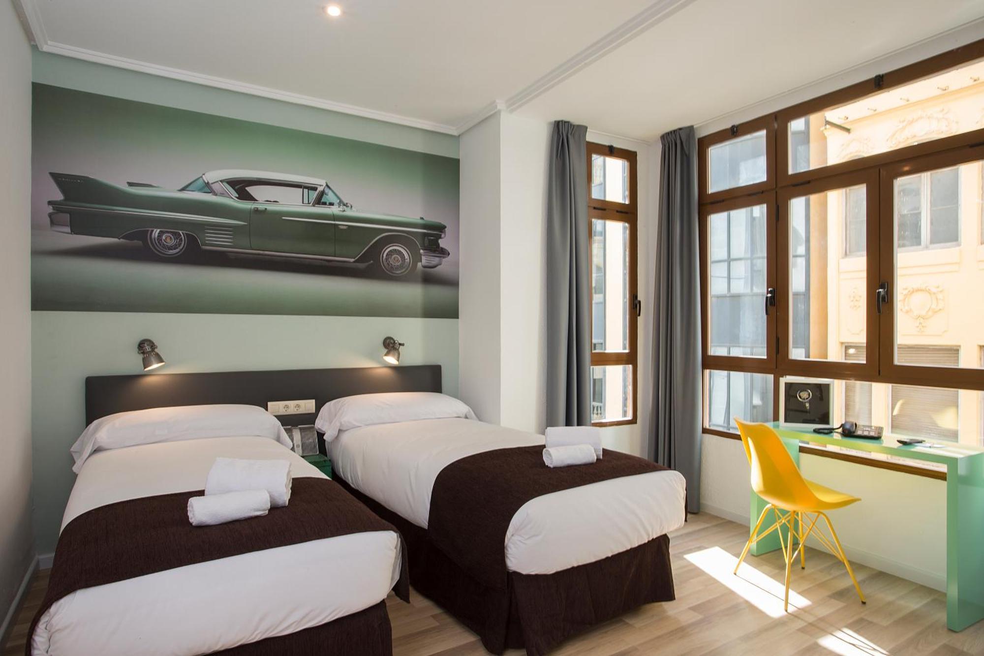 Twin Room,709576582:JPEG