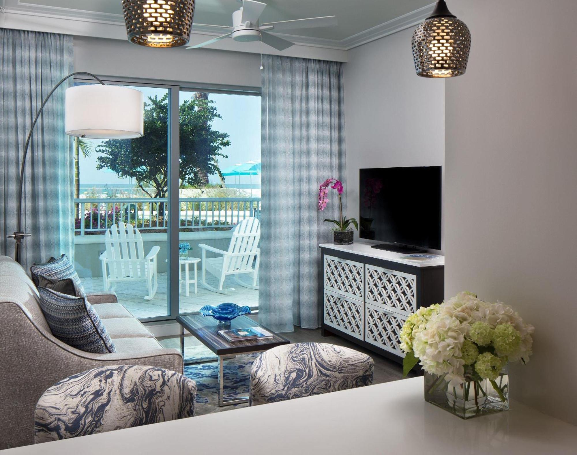 One-Bedroom Queen Suite