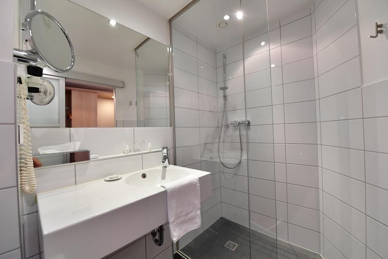 Single Room,716123653:JPEG