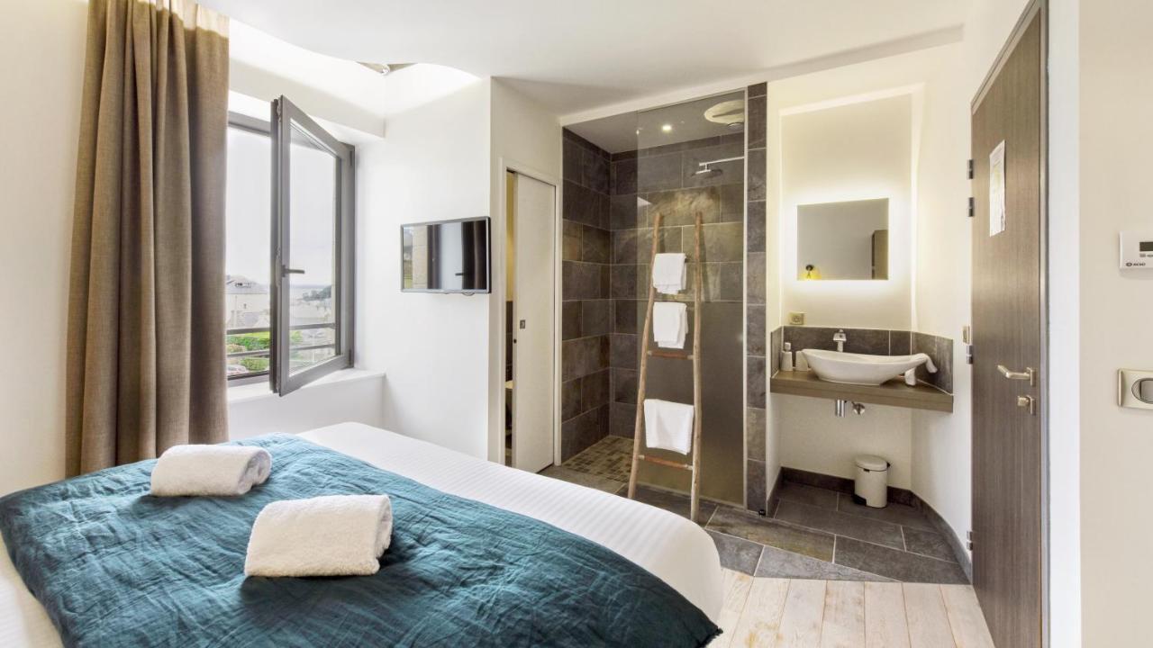 Chambre Double - Vue Latérale sur Port