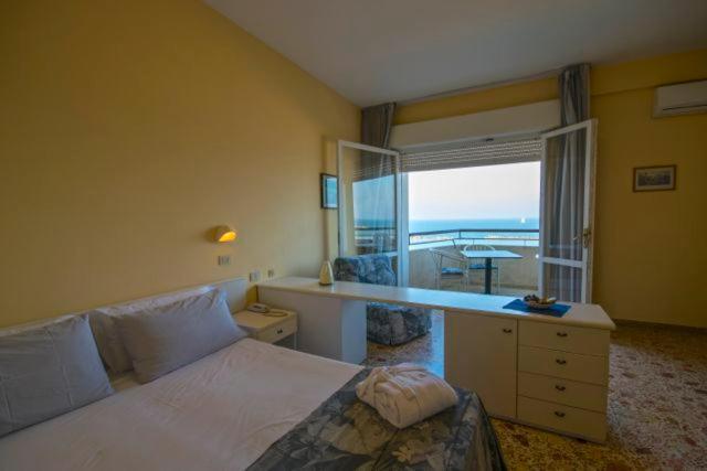Camera Tripla Standard con Vista Mare