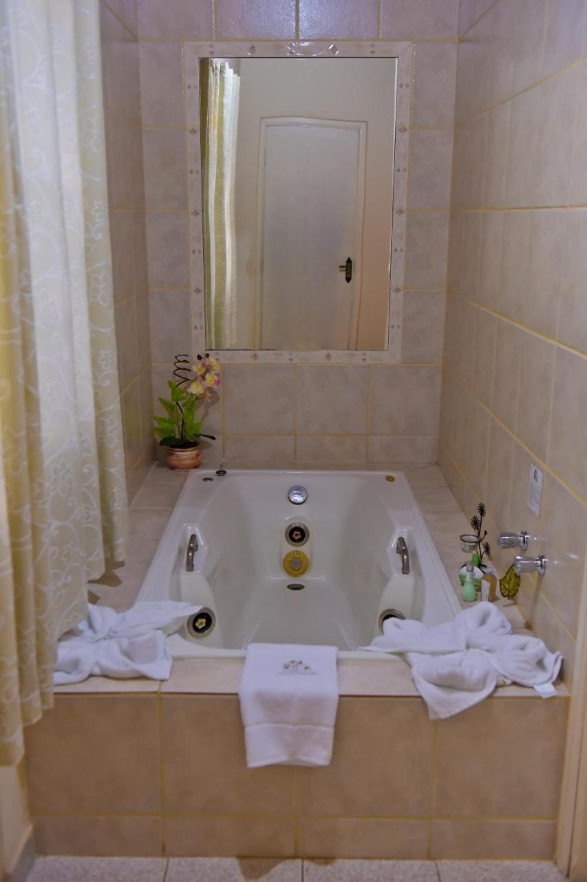 Quarto Duplo com Banheira de Hidromassagem