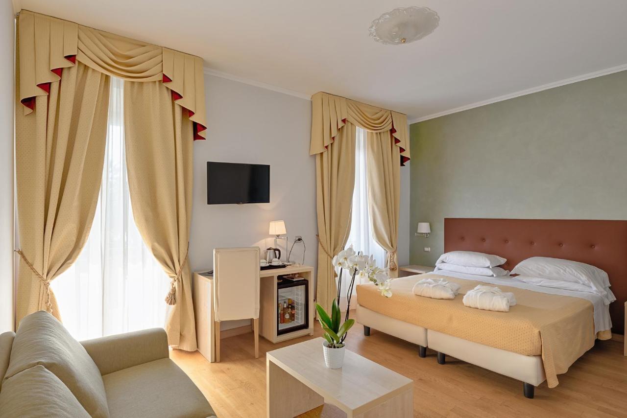Dreibettzimmer mit Balkon