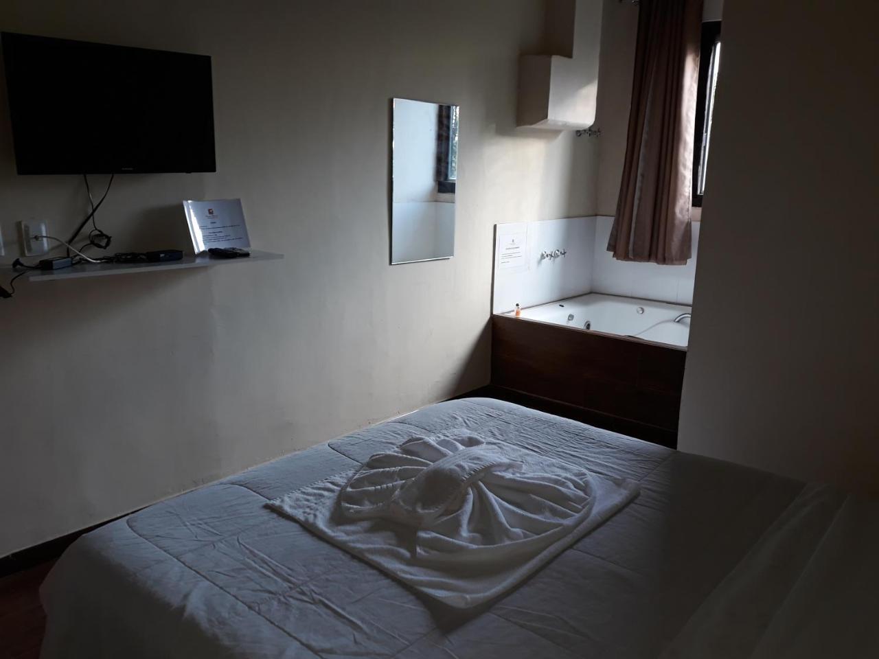 Quarto Duplo com Banheira de Hidromassagem