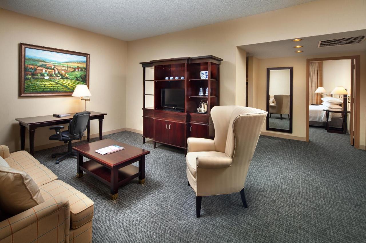 Turret One-Bedroom King Suite with Sofa Bed