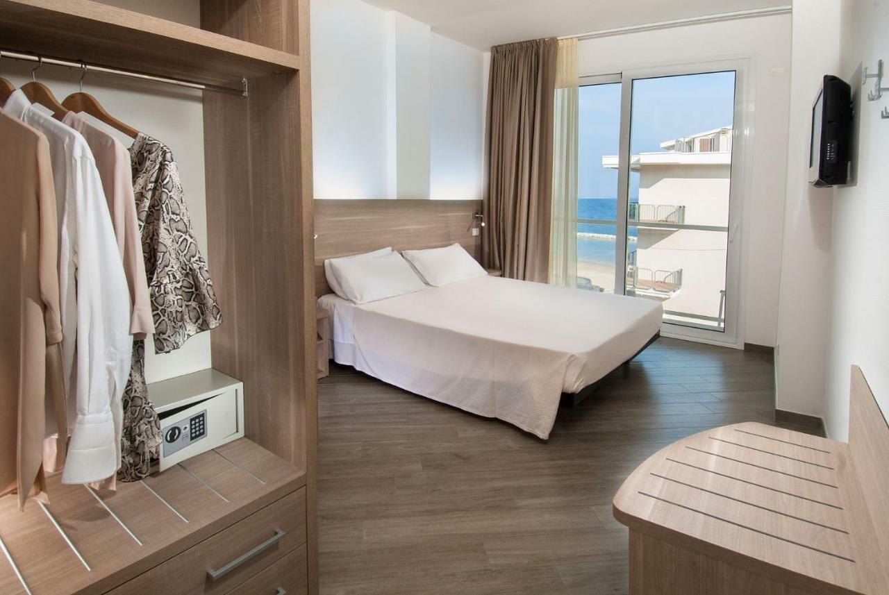 Double or Twin Room with Partial Sea View,295841920:JPEG