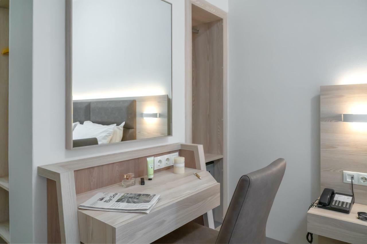 Quarto Econômico com Cama de Casal ou 2 de Solteiro