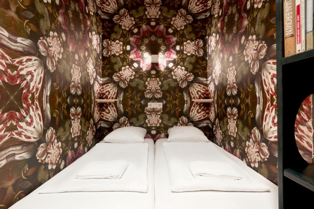 Chambre Secret Bookcase S (salle de bains commune)