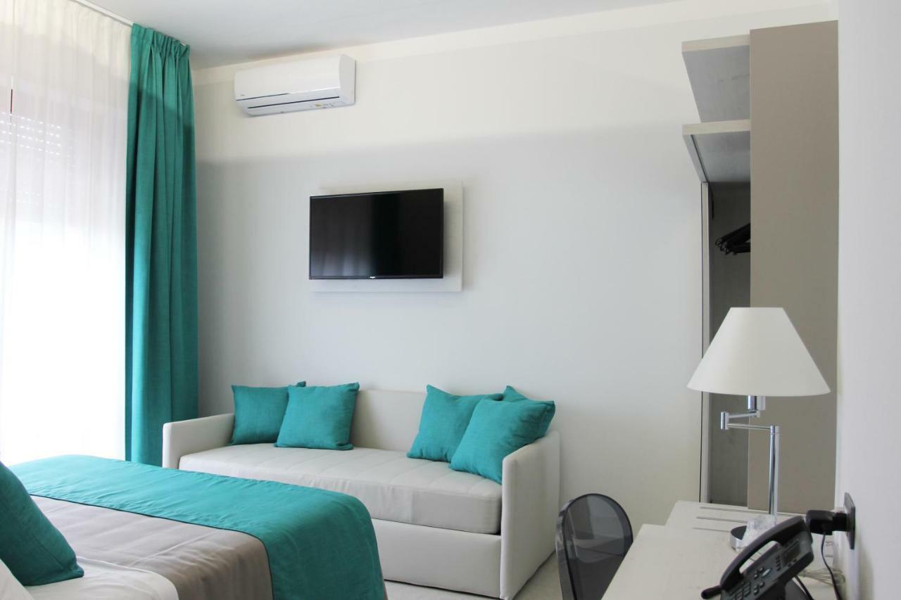 Double Room with Balcony,789412179:JPEG