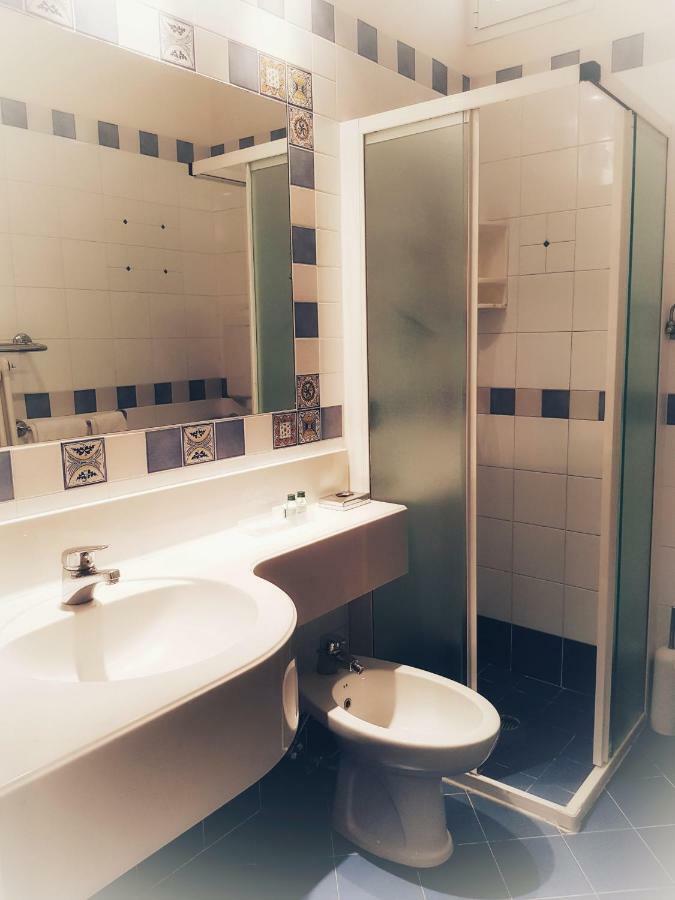 Standard Double Room,834178136:JPEG