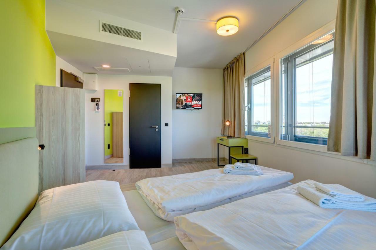 Double Room for Single Use,791837193:JPEG