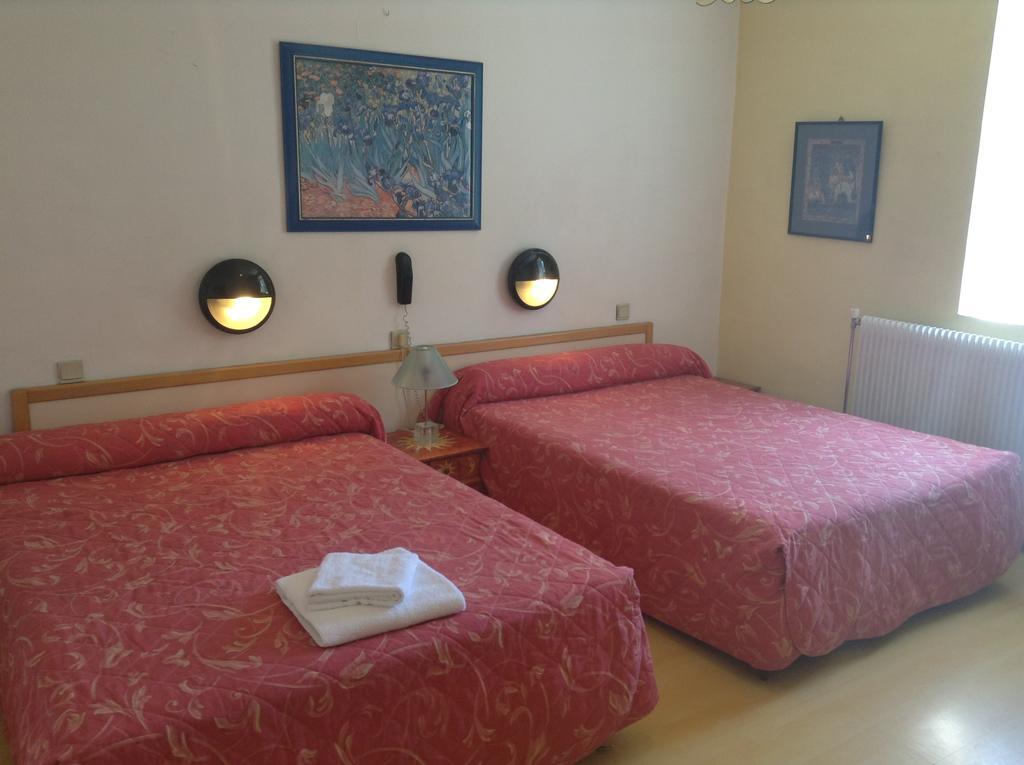 Tweepersoonskamer met 2 Aparte Bedden