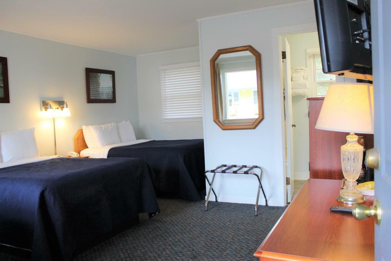 Standard Room with Two Double Beds