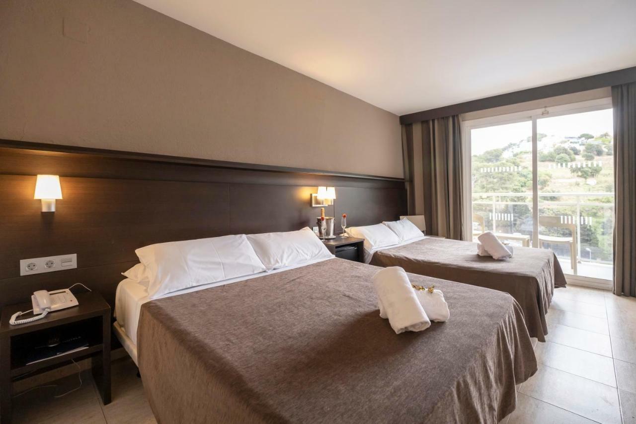 Habitación Doble con cama supletoria (2 adultos + 2 niños)