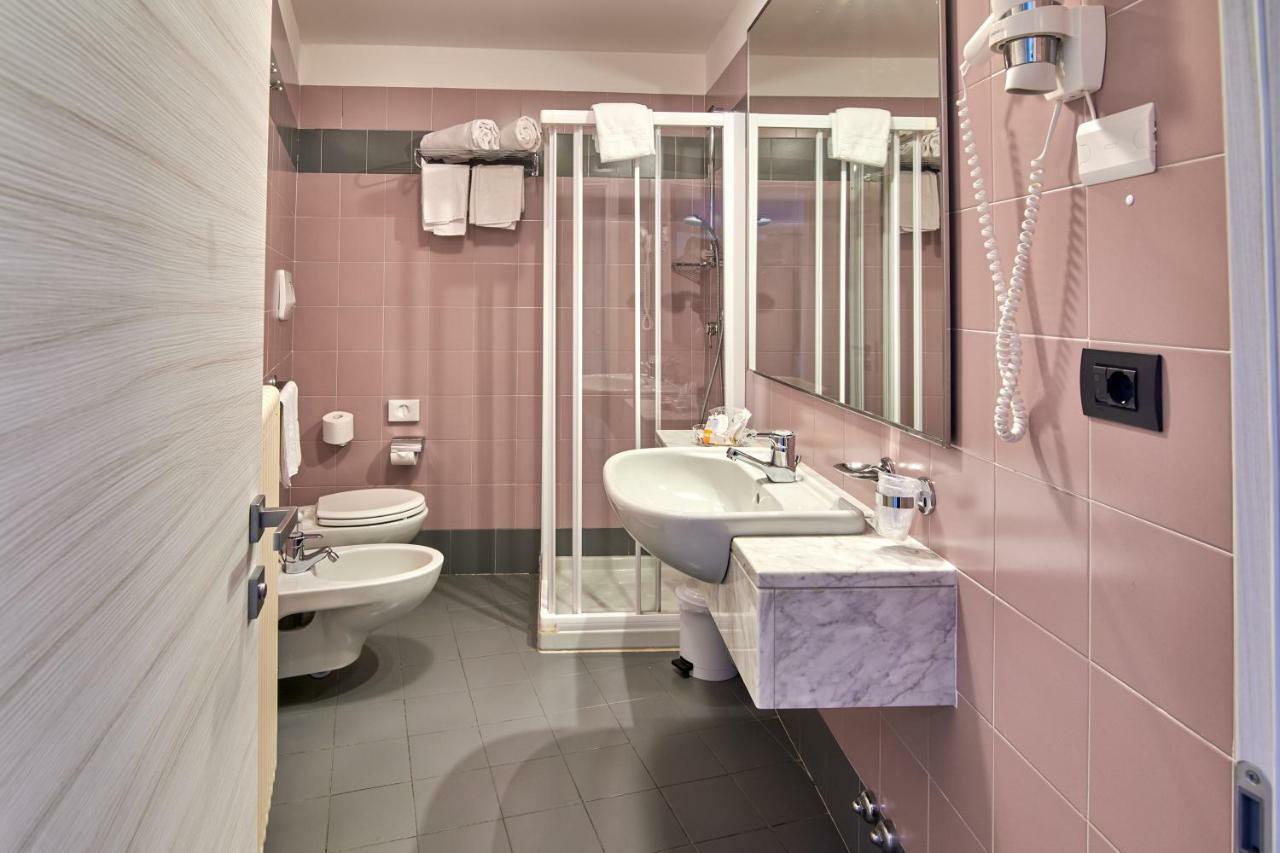 Suite with Lake View