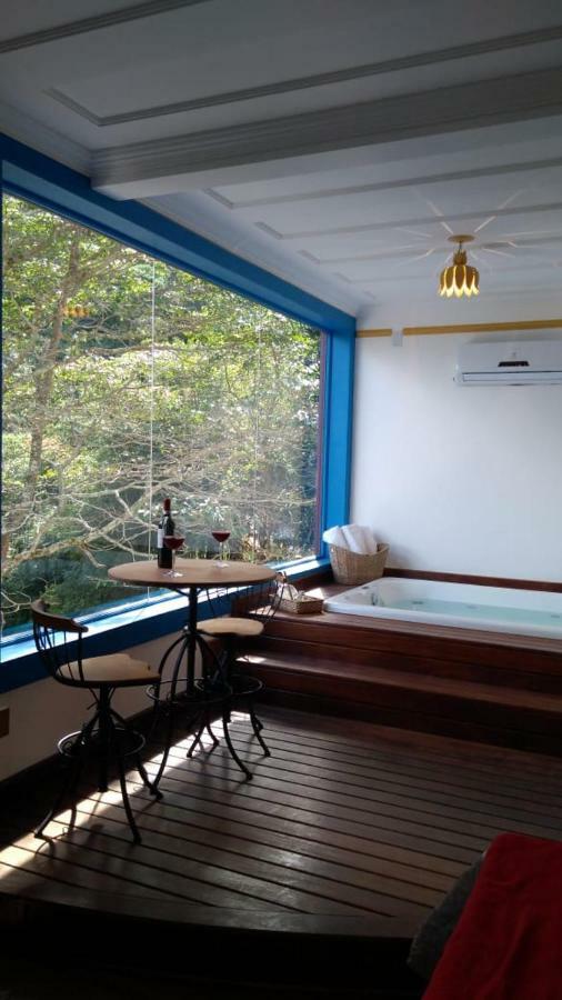 Suíte Deluxe com Banheira de Hidromassagem