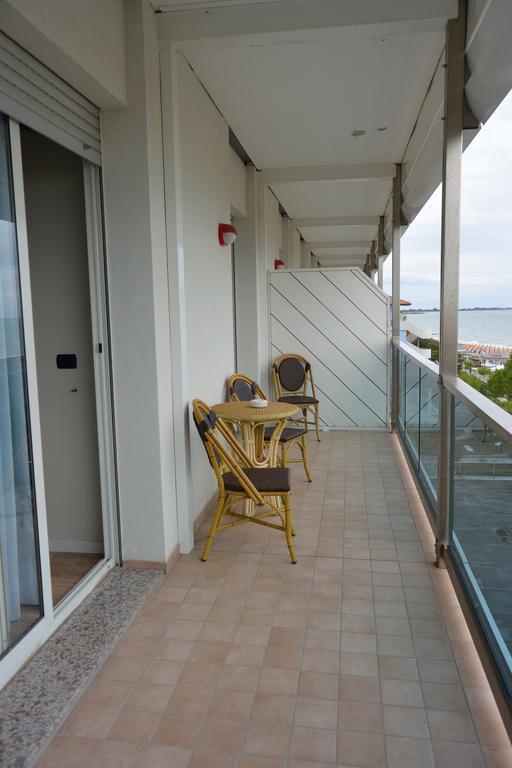 Camera Matrimoniale con Balcone e Vista Mare