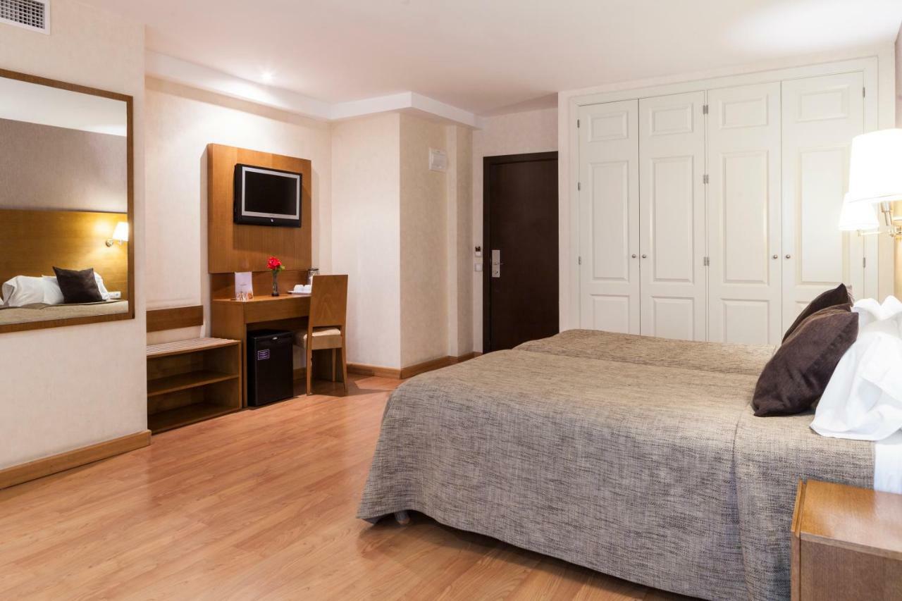 Double or Twin Room Extra Bed,813386034:JPEG