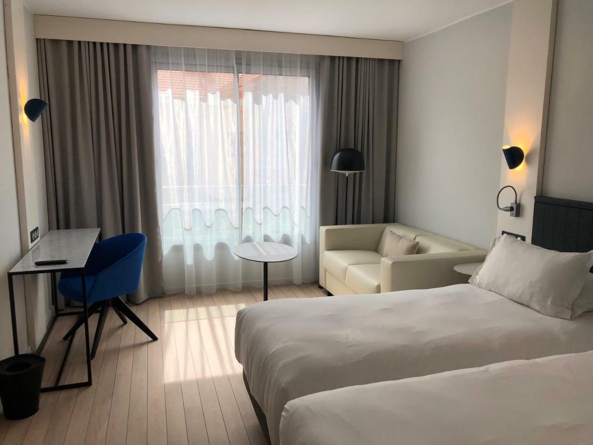 Chambre Supérieure avec Deux Lits Simples et Canapé