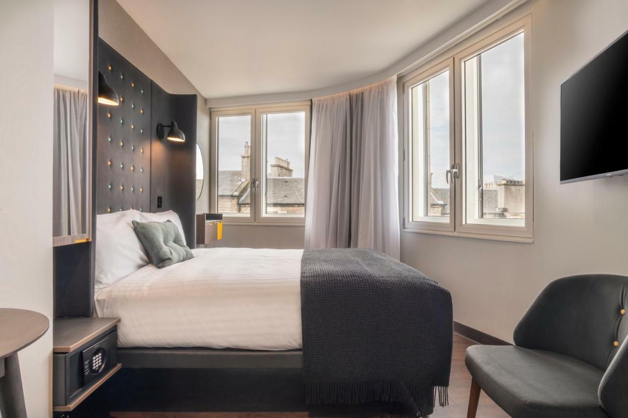 Cosy Double with Window
